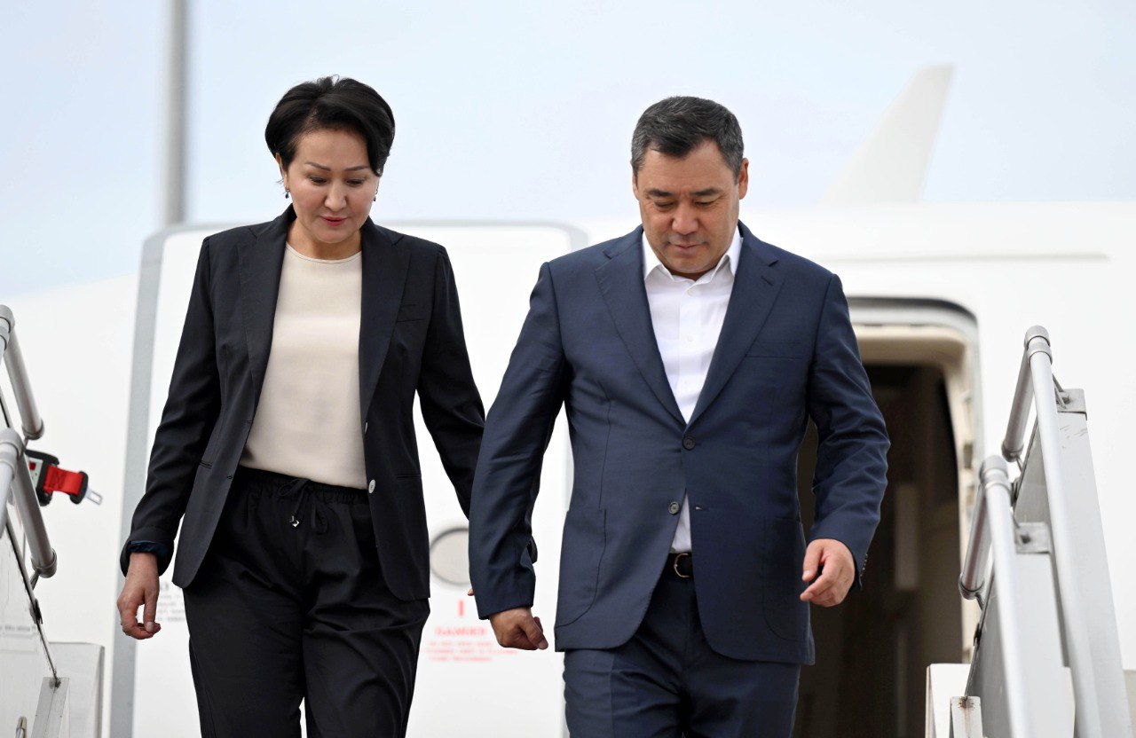 Олимпиада-2024. Садыр Жапаров и первая леди прибыли в Париж. Как их встретили