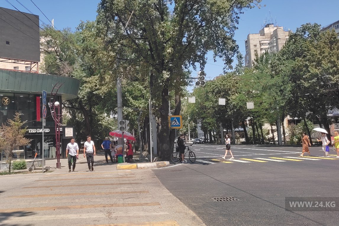 В Бишкеке открыли перекресток Абдрахманова и Токтогула, но светофор не включили