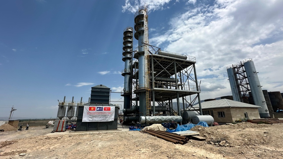 Фото Министерства энергетики КР. Нефтеперерабатывающий завод в Баткенской области
