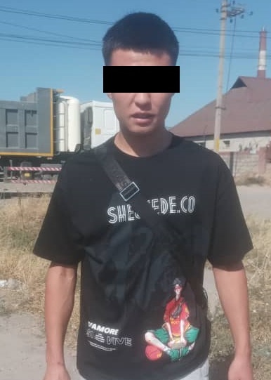 Заставлял целовать ноги и называть принцем. В Сокулуке издевались над подростком