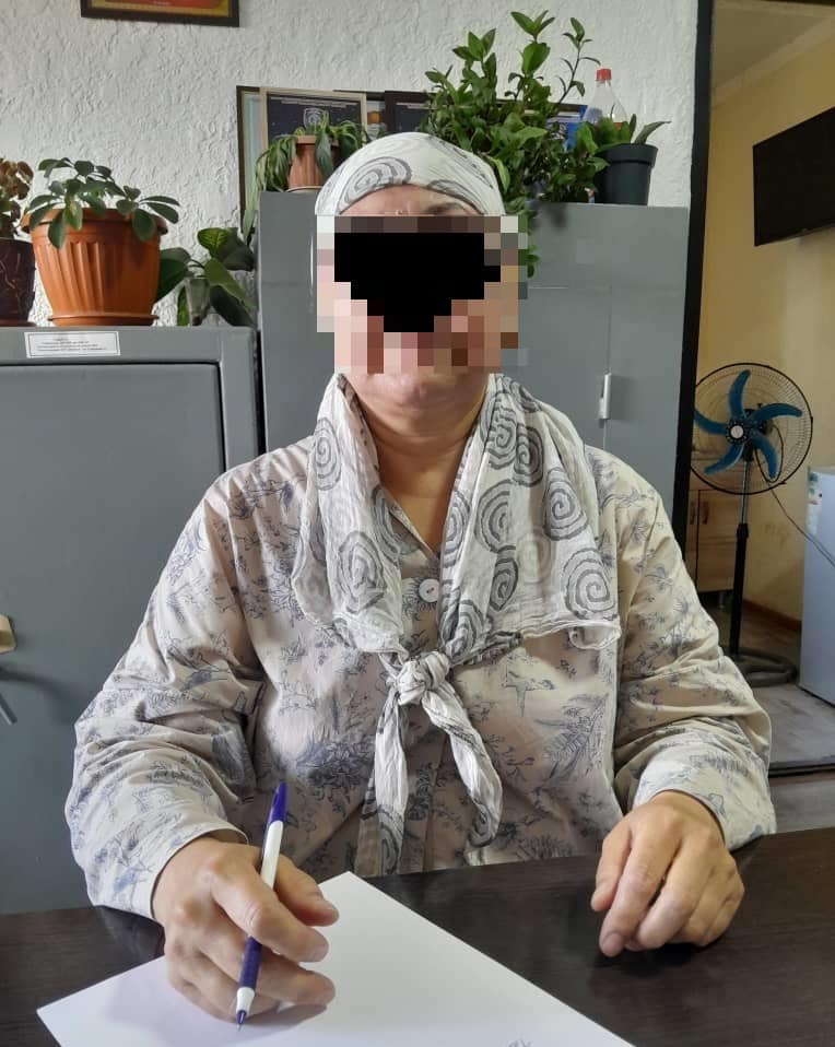 Женщина пыталась пронести в тюрьму телефоны. Ее оштрафовали на 17,5 тысячи сомов