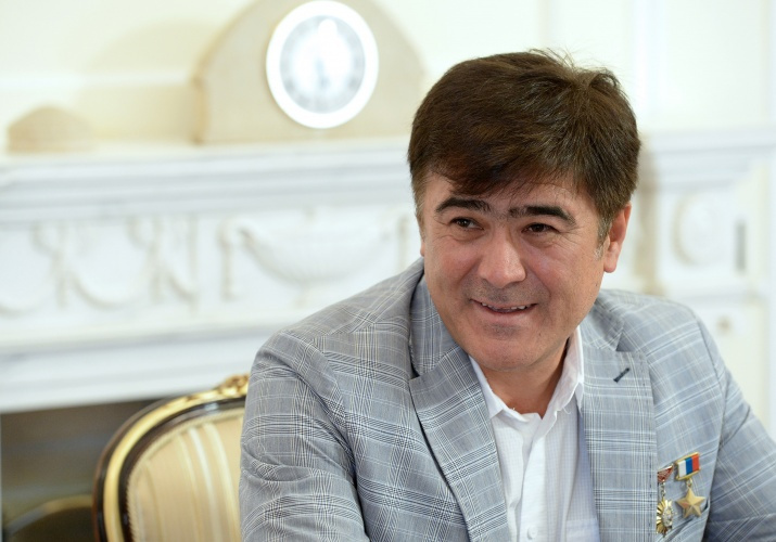 Президент поздравил космонавта, Героя КР Салижана Шарипова с юбилеем