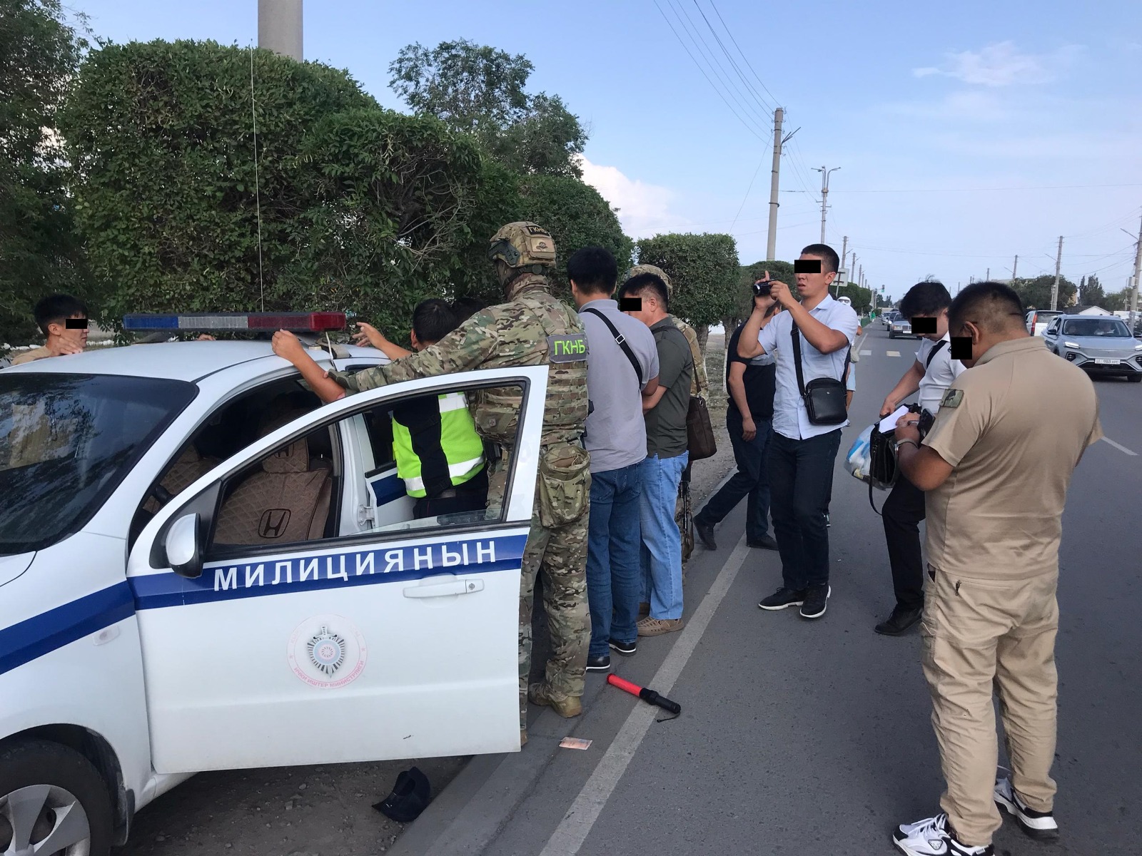 В Балыкчи при получении взятки задержаны два сотрудника УПСМ