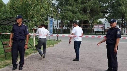 В Кызыл-Кие из здания мэрии эвакуировали сотрудников: сообщение о бомбе