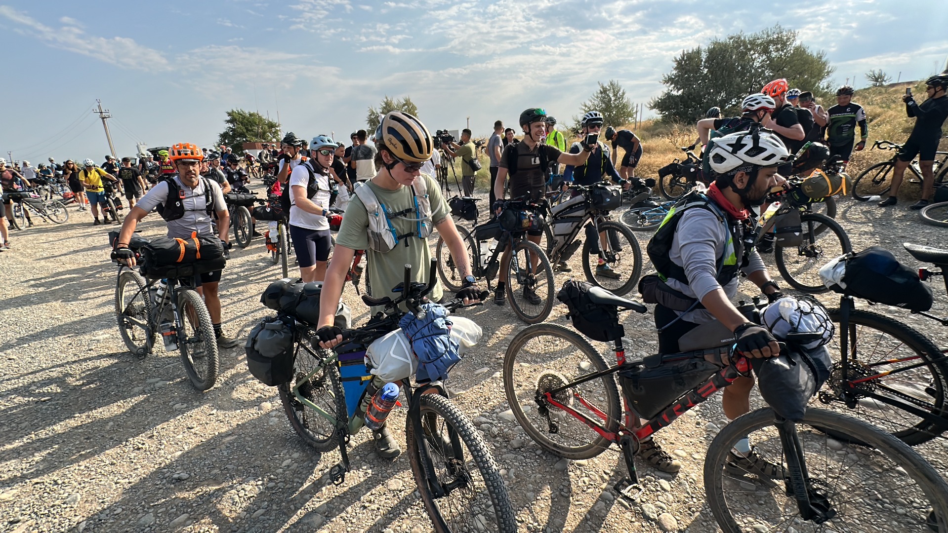 Веломарафон Silk Road Mountain Race стартовал в Кыргызстане: 170 участников