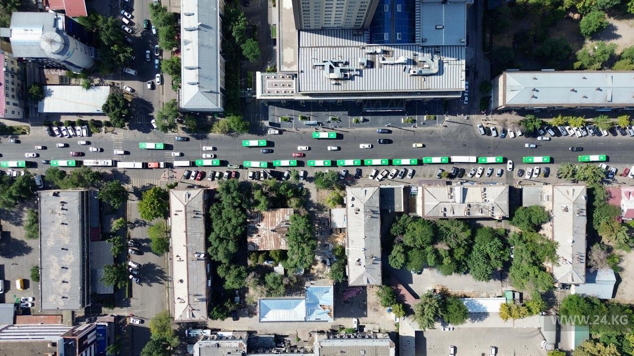 Фото читателя 24.kg. Пробка на улице Киевской