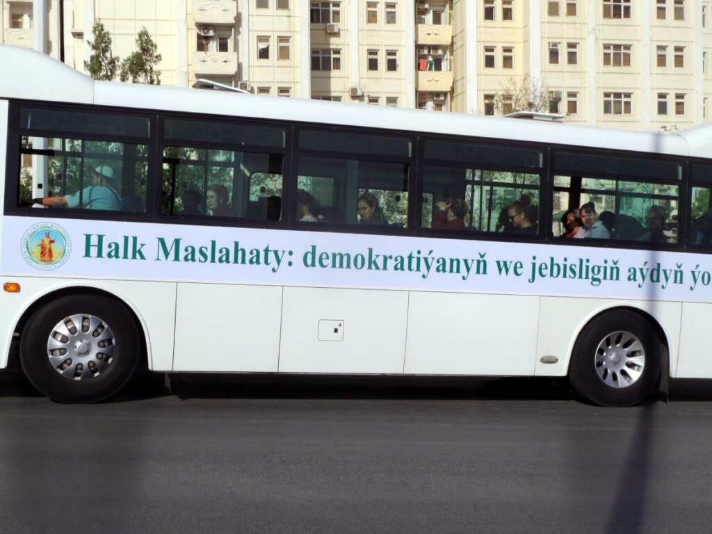 Тренировочные полеты истребителей отменили из-за дня рождения президента