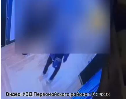 Мужчина воткнул себе в шею нож в ночном клубе Бишкека