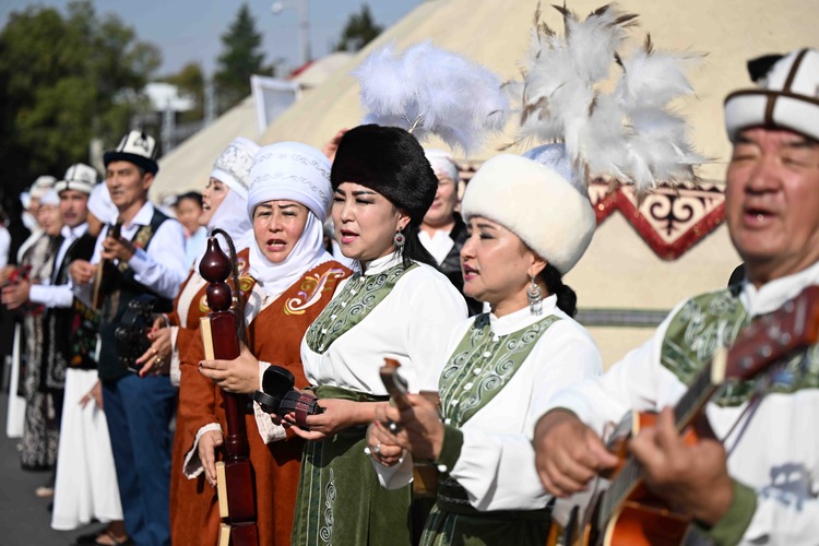Акылбек Жапаров: Стихи о любви Барпы Алыкулова продолжают вдохновлять