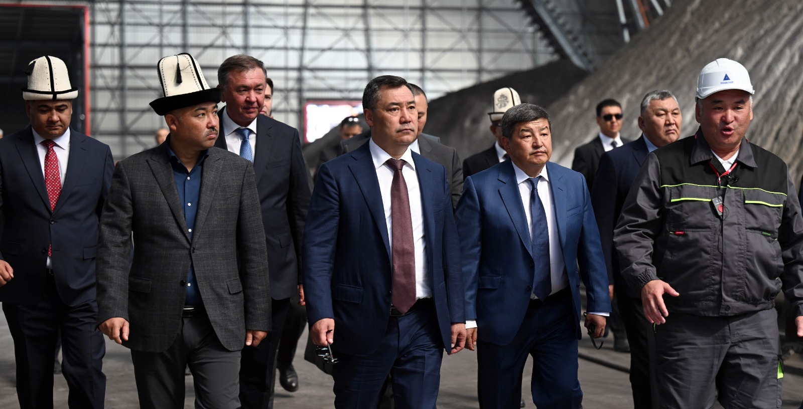 В Кыргызстане одновременно открыли 40 промышленных и 60 социальных объектов