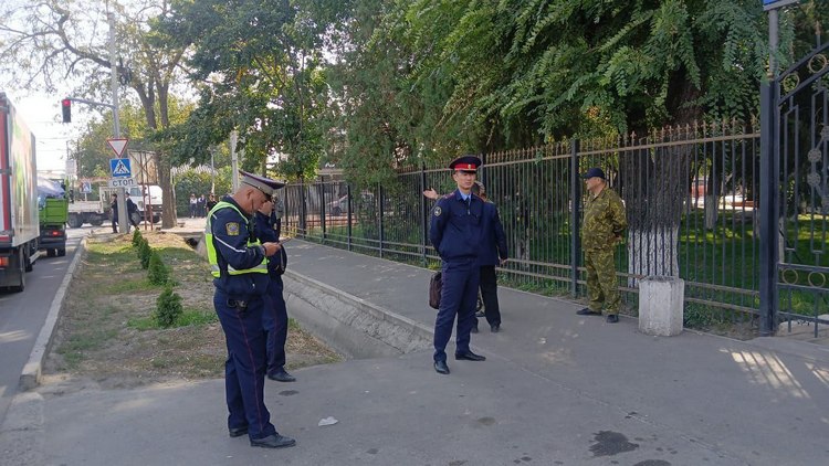 Фото Ленинского РУВД Бишкека. Возле Авиационного института