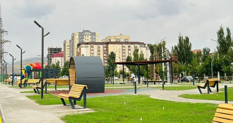 На месте снесенных кафе в Бишкеке построили парк