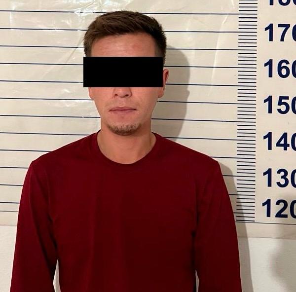 Били шокером и пугали ножом. В Сокулуке ограбили иностранца