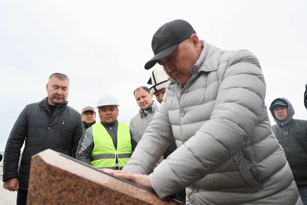 Камчыбек Ташиев заложил капсулу под строительство отеля на Иссык-Куле