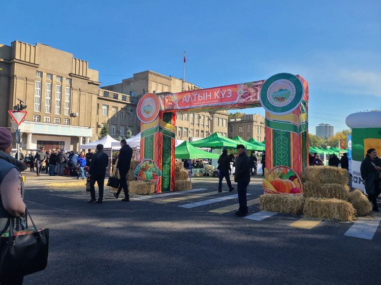 В Бишкеке проходят агротехническая выставка и ярмарка «Алтын күз»