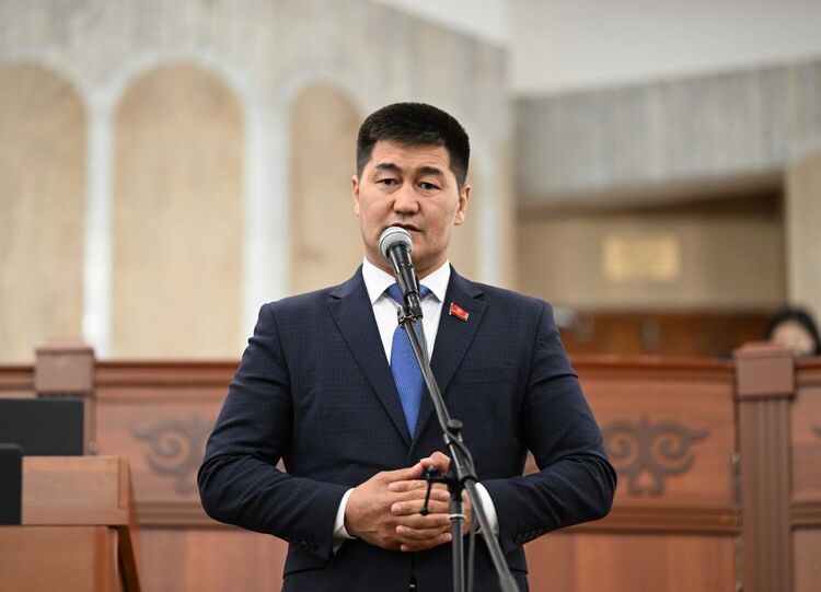 Шайлообек Атазов рассказал, откуда у него часть стадиона в городе Ош