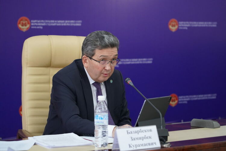 Председатель Верховного суда КР Замирбек Базарбеков покидает свой пост