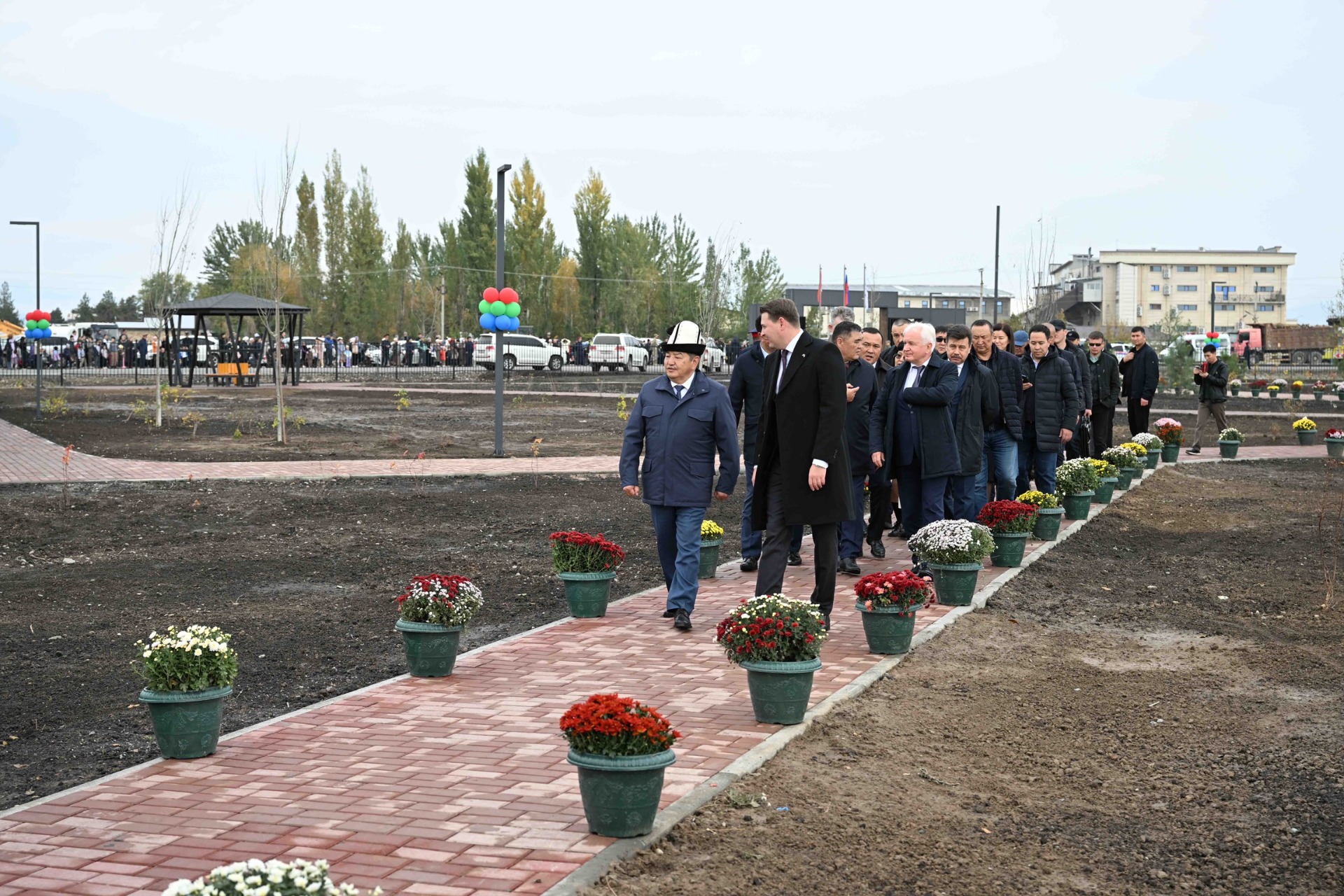 Фото пресс-службы кабмина. В Джалал-Абаде открылся Парк дружбы регионов Кыргызстана и России
