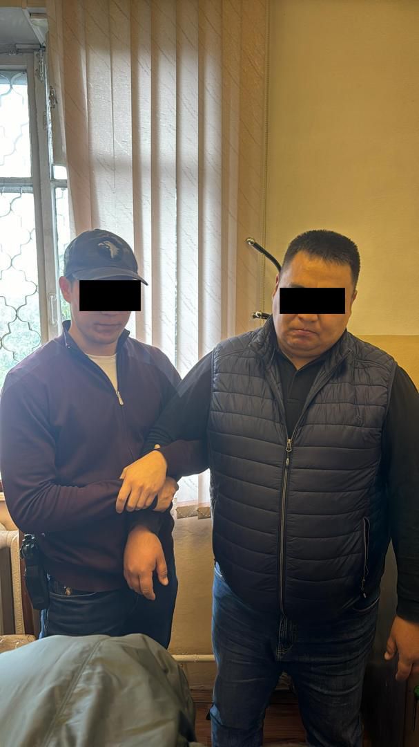 Майор и капитан вымогали 100 тысяч сомов. ГКНБ о задержании сотрудников ГОМ № 2