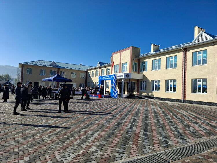 В селе Уч-Бай Ошской области открыли школу за 118 миллионов сомов
