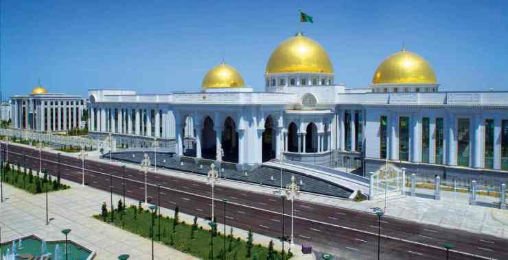 Сердар Бердымухамедов наградил ряд работников сельского хозяйства страны