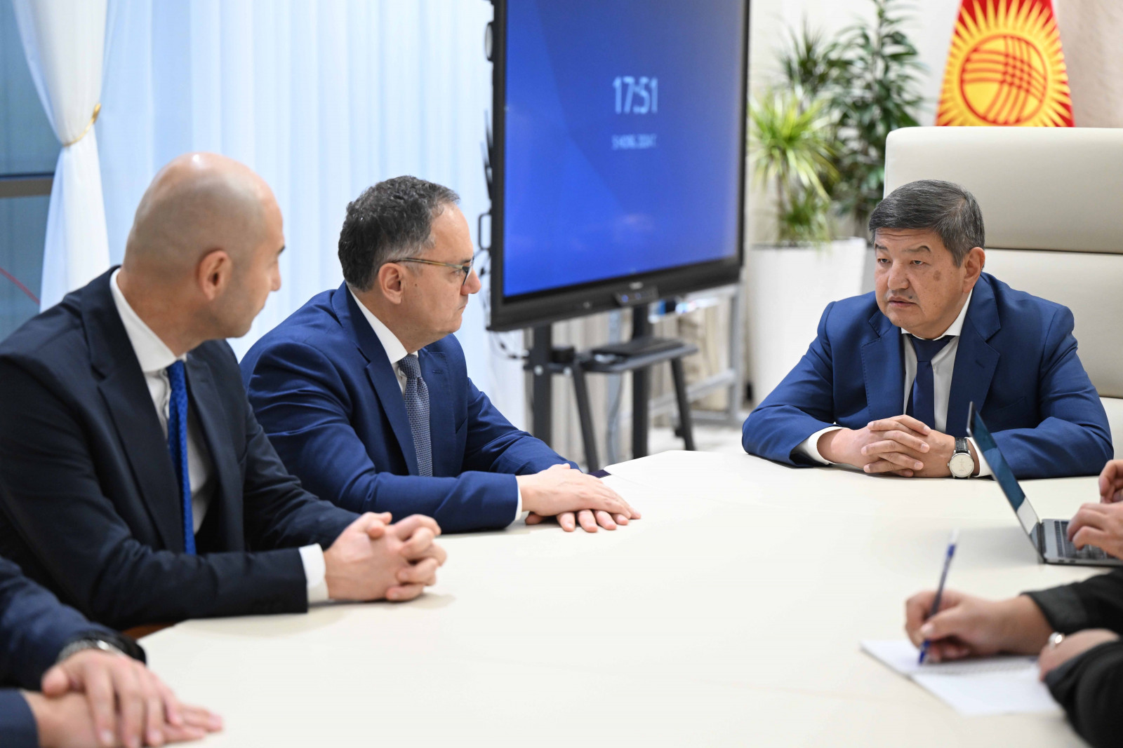 Кыргызстан хочет сотрудничать с международным банком Citi