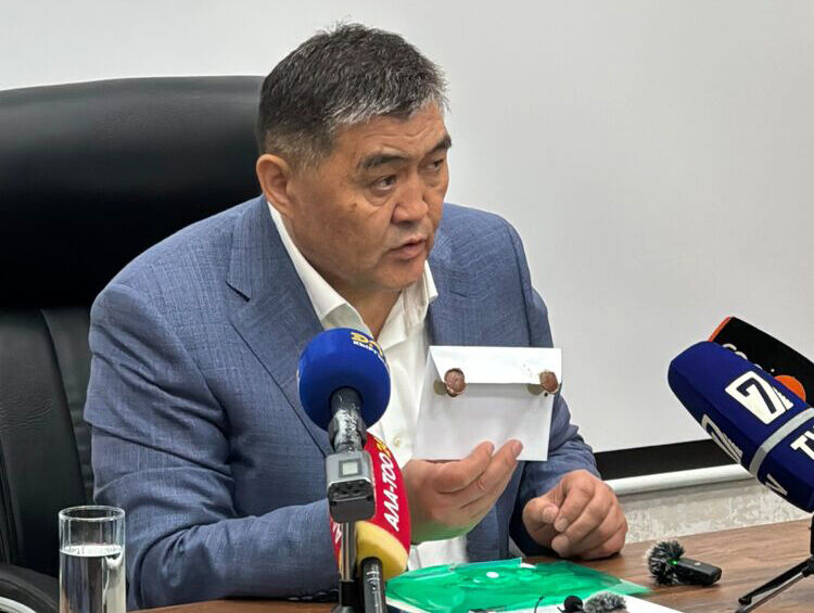 Камчыбеку Ташиеву прислали посылку с угрозами в отношении него и его семьи