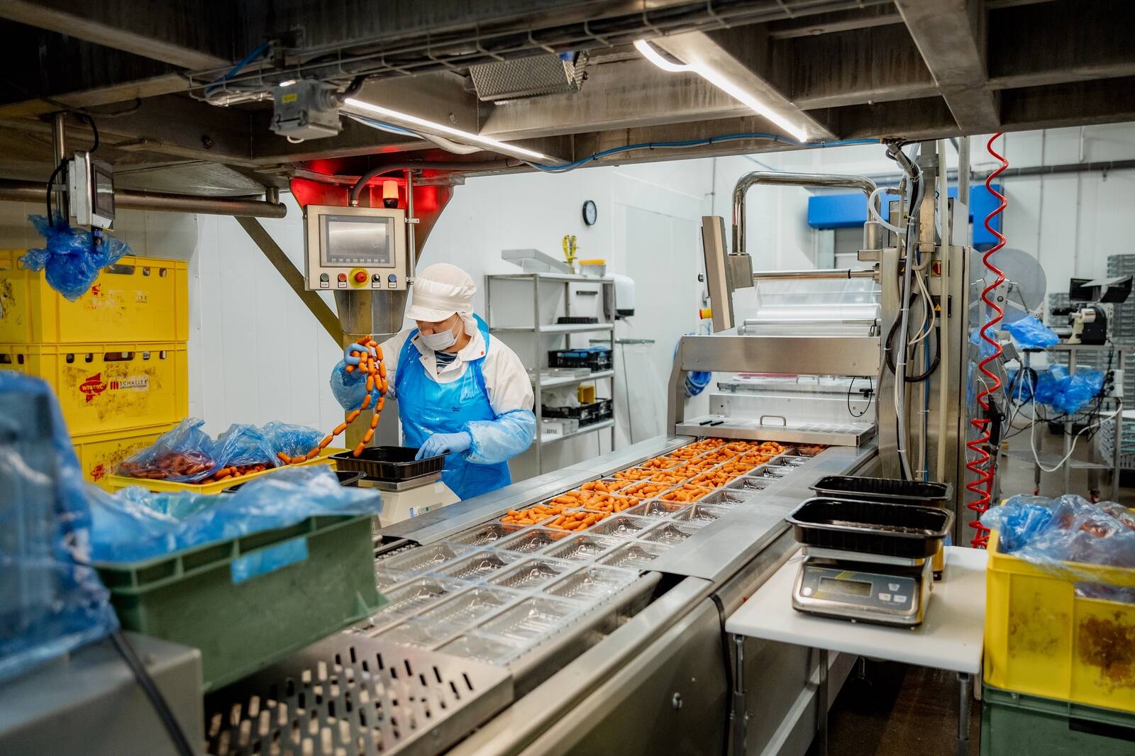 Объем промышленной продукции в Кыргызстане с начала года составил более 513 млрд сомов