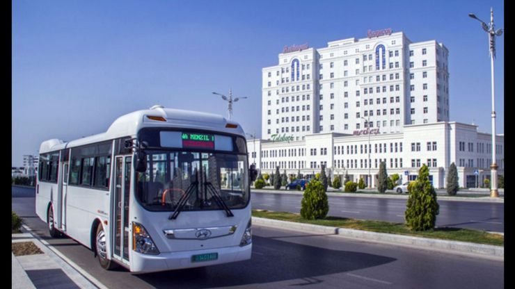 В Туркменистане ввели новогоднее расписание автобусов и такси