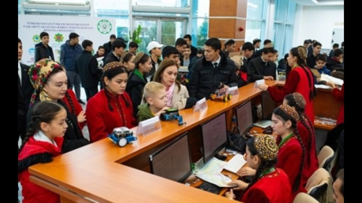 В Туркменистане прошел конкурс по робототехнике среди молодежи