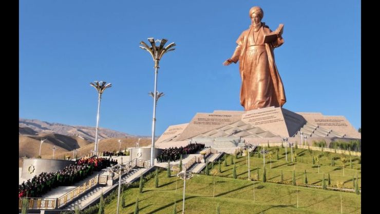 Президент Туркменистана завершил работу над книгой о Махтумкули Фраги
