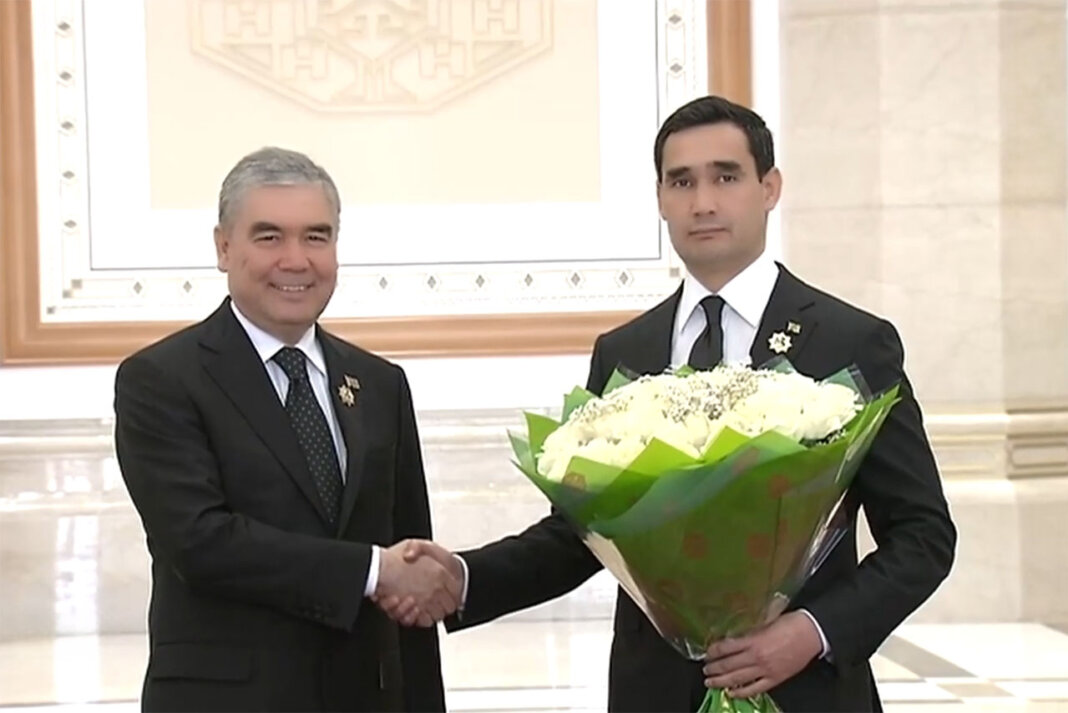 2024_09_24_halk_maslahaty_05 С.Бердымухамедов наградил отца медалью и премией имени Махтумкули