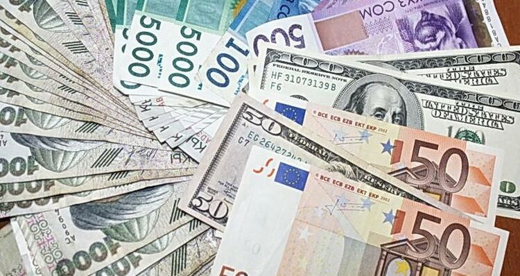 Евро, рубль и юань дорожают относительно сома, тенге продолжает дешеветь