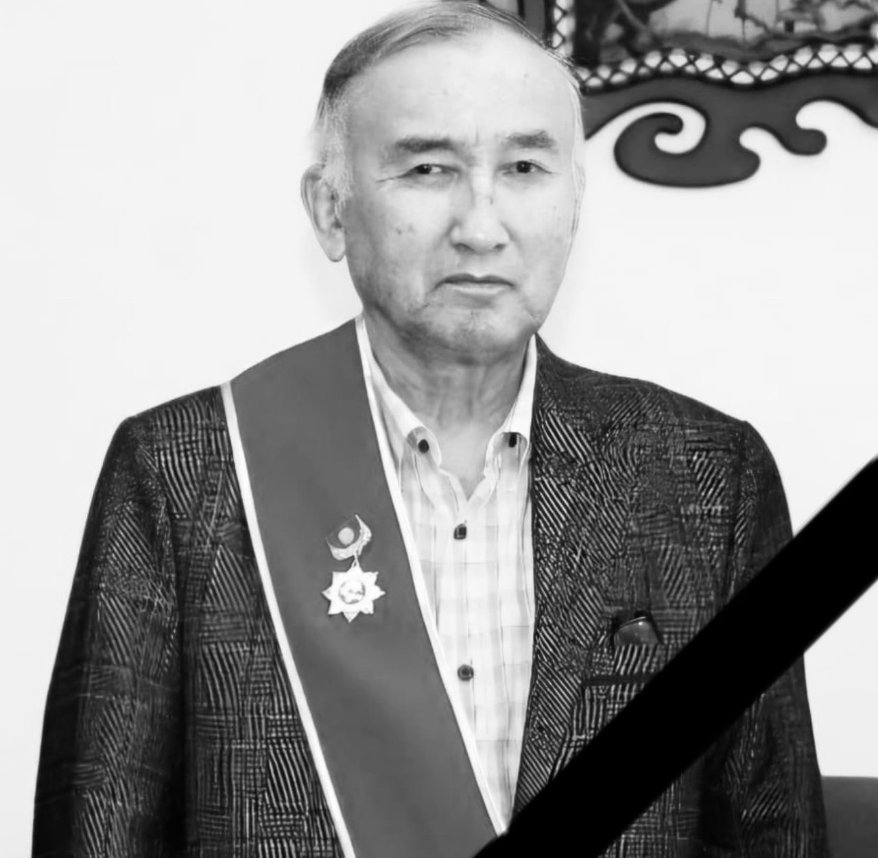 Ушёл из жизни заслуженный врач КР Алмакун Досмамбетов