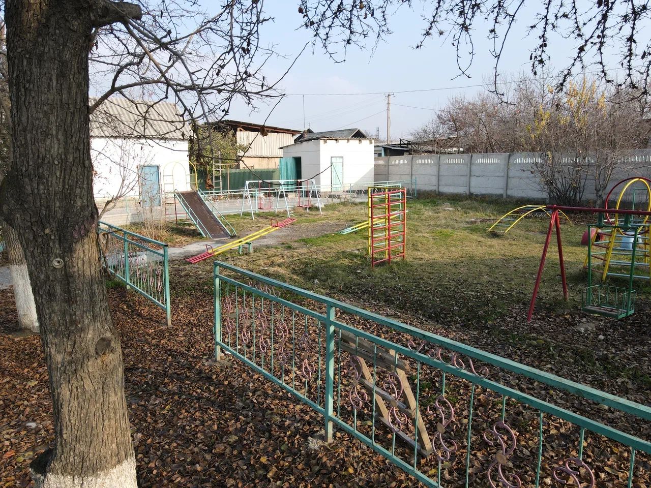 В Баткене государству вернули два детских сада и 60 гектаров земли
