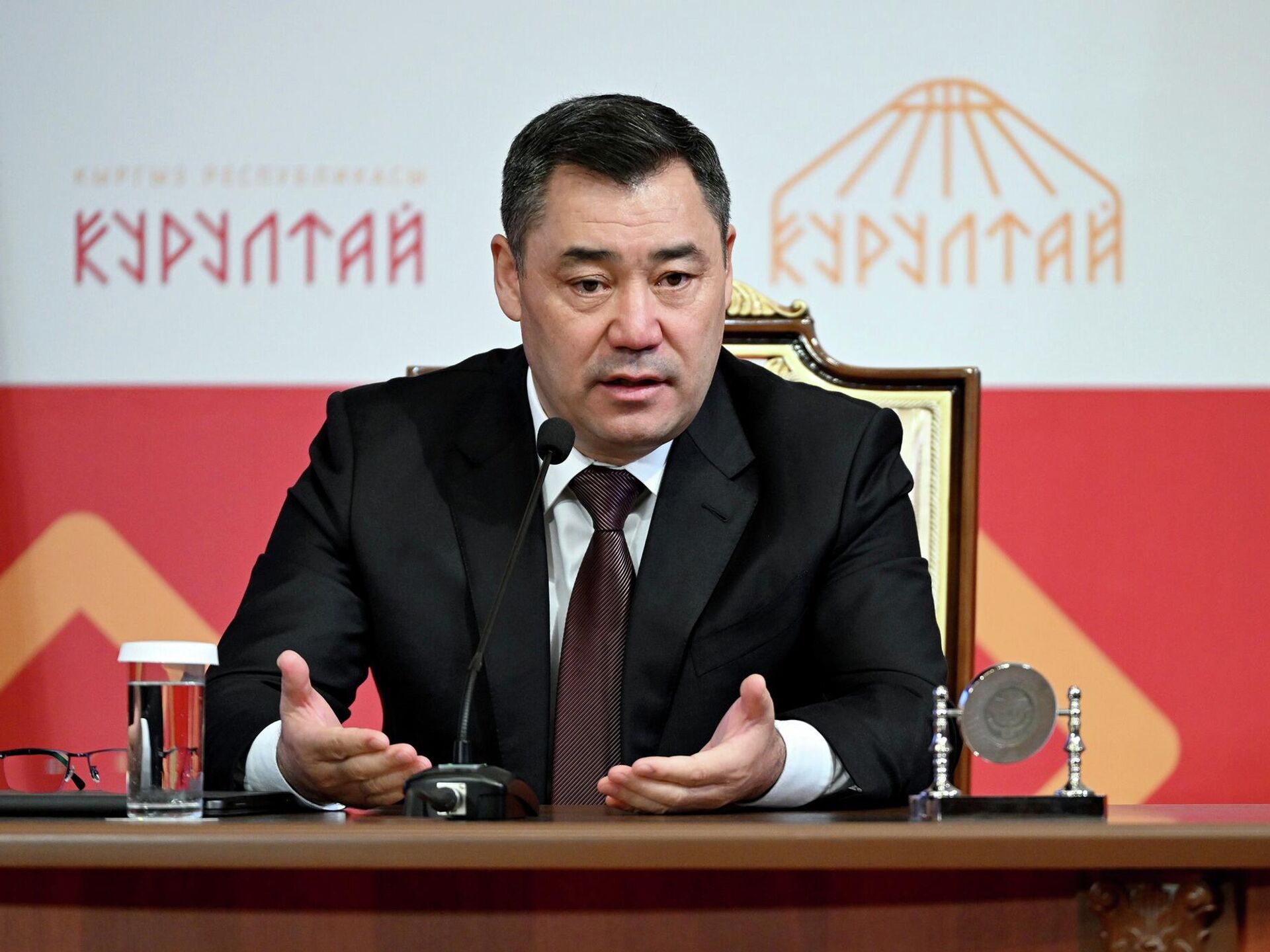 Садыр Жапаров прокомментировал решение платить зарплату священнослужителям