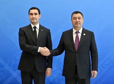 Сердар Бердымухамедов поздравил Президента Кыргызской Республики с Днём рождения