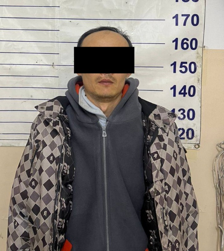 В Бишкеке наркоборцы задержали закладчика. Он выдал все свои тайники