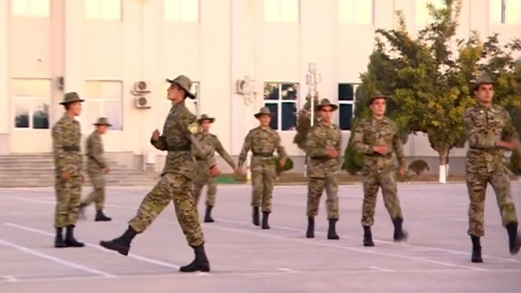 2020_11_01_conscripts_soldiers_prizyvniki_06 Старшина пытался выкрасть ракетницы для встречи Нового года