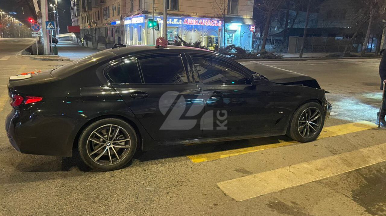 Племянник Камчи Кольбаева на тонированном BMW протаранил патрульную машину УПСМ