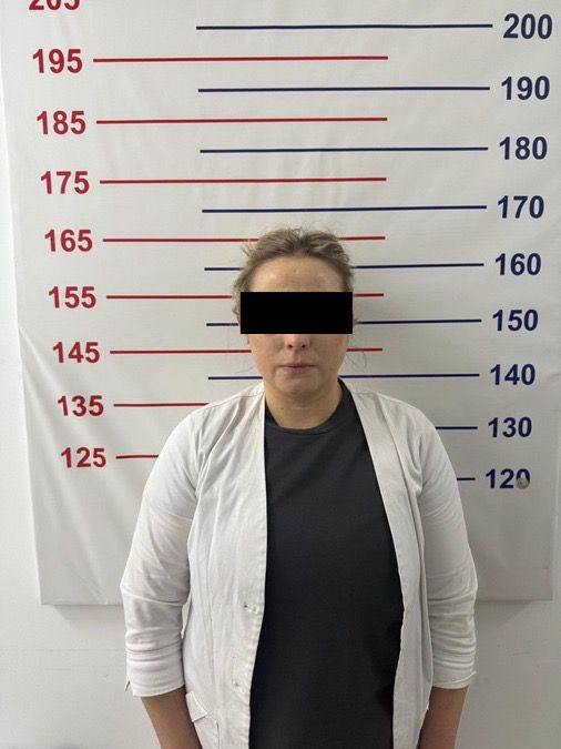 Вымогала деньги у пациентов. Спецслужбы задержали врача онкоцентра в Бишкеке