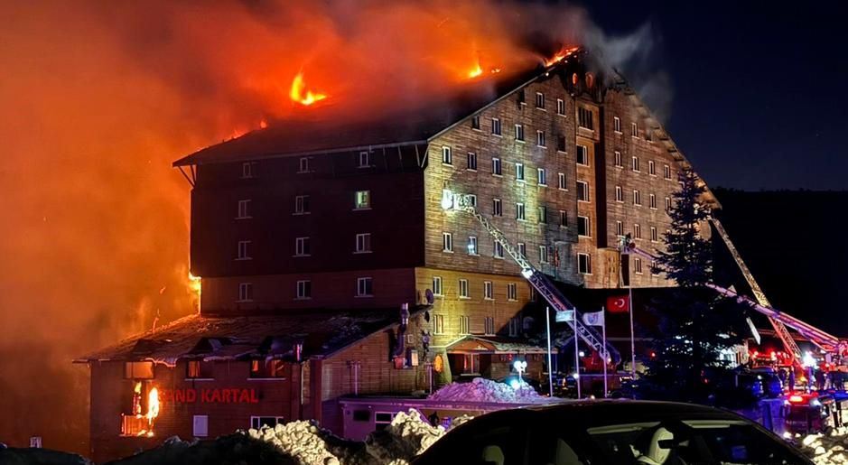 Число погибших при пожаре на турецком курорте увеличилось до 66 человек