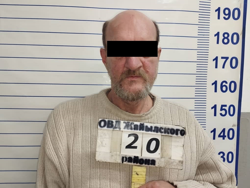 В Кара-Балте пьяный мужчина ударил ножом в живот свою собутыльницу