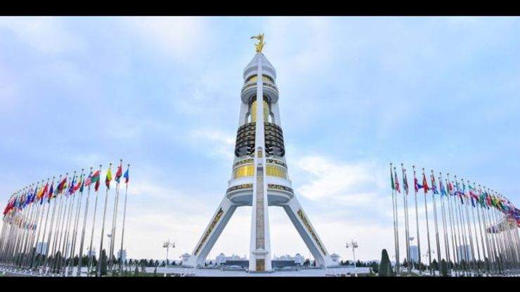 В Туркменистане учредят юбилейную медаль и памятный знак к 30-летию нейтралитета