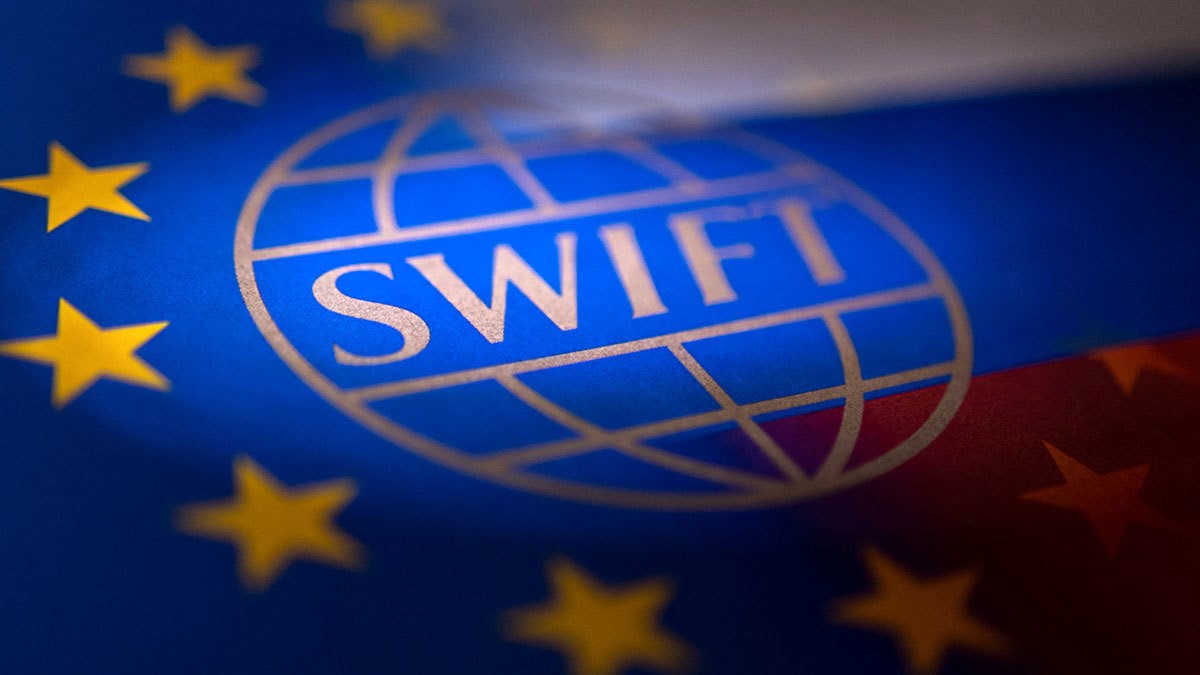 Евросоюз рассматривает отключение новых российских банков от SWIFT