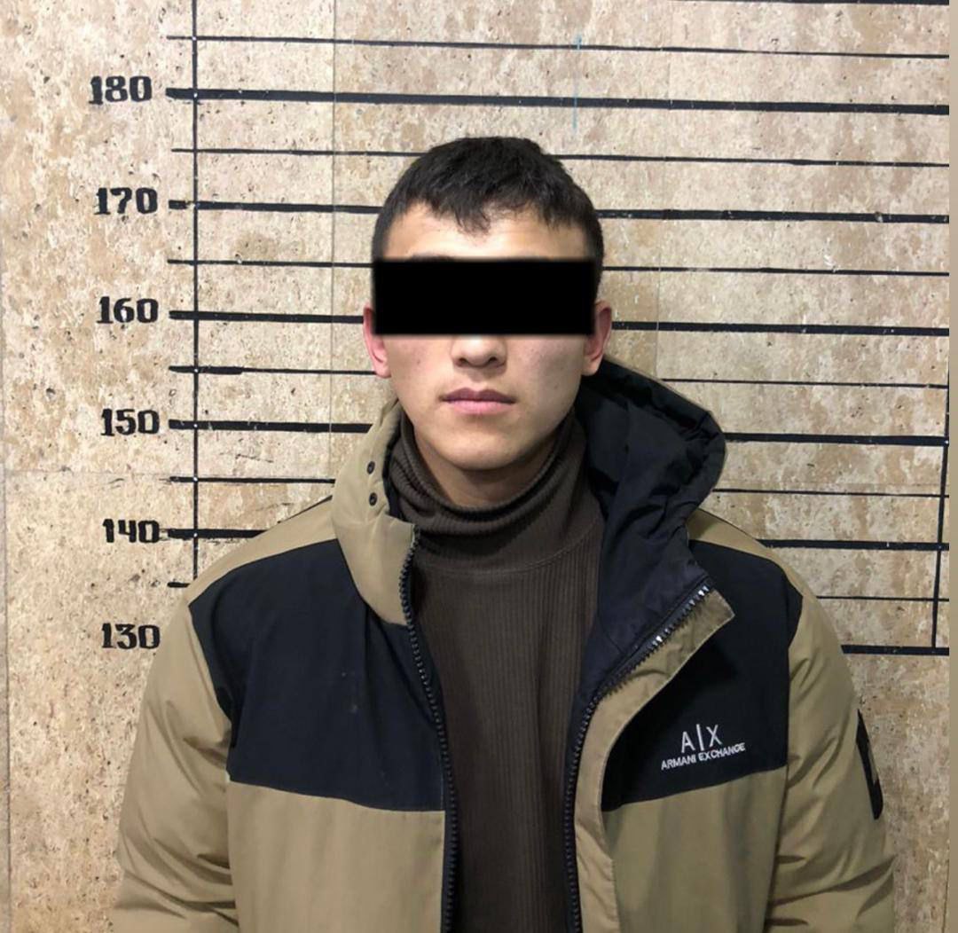 В Бишкеке парень напал на мужчину и, угрожая ножом, отобрал сотовые телефоны