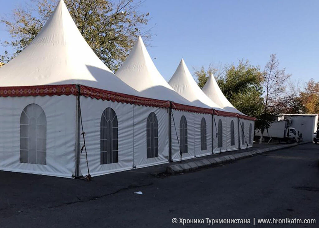 2020_10_26_festive_tents_02 Мэрия Туркменабата просит население проводить поминки в мечетях и специальных помещениях