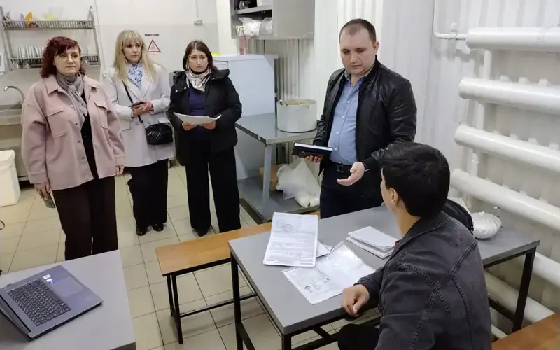 2025_04_02_students_saransk В Саранске студентам из Туркменистана рассказали про опасность терроризма и вручили памятки для трудовых мигрантов