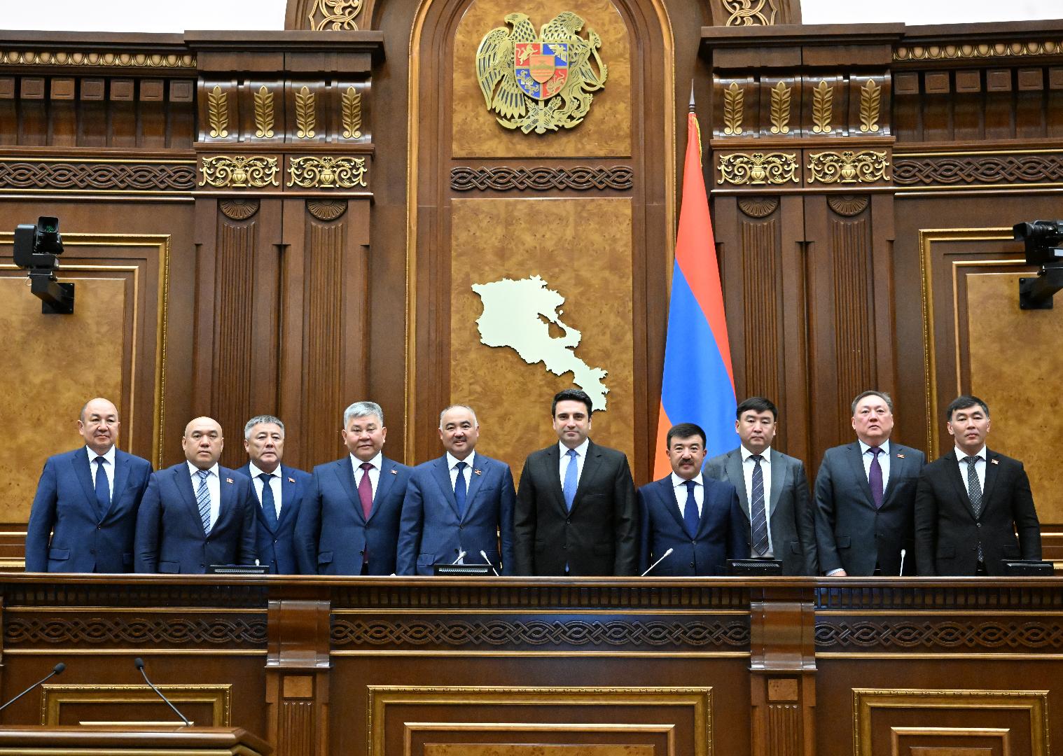 Фото пресс-службы Жогорку Кенеша