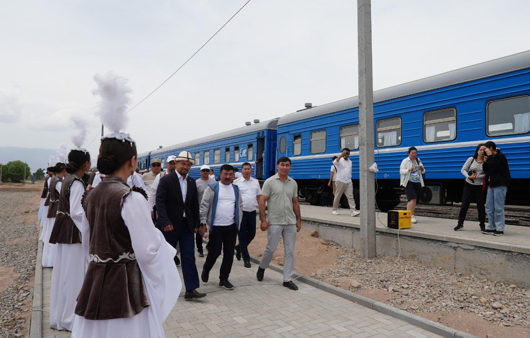 Фото пресс-службы ЖК КР. Поездка депутатов в Балыкчи